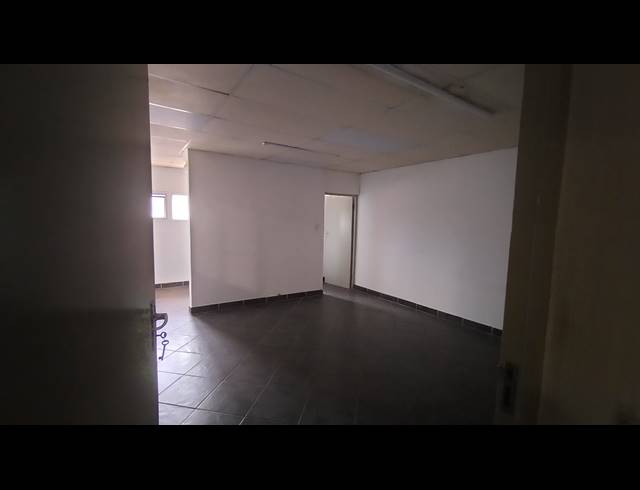 225M² MINI FACTORY TO LET IN BRIARDENE